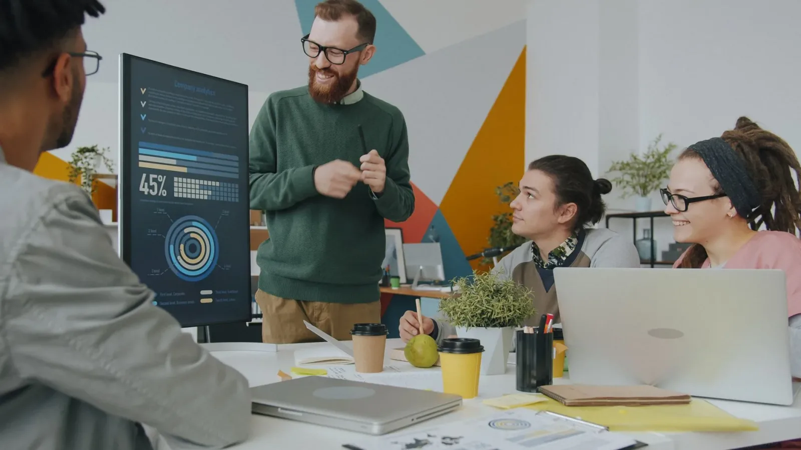 KPI отдела продаж в B2B: что измерять, чтобы росли продажи, а не отчёты