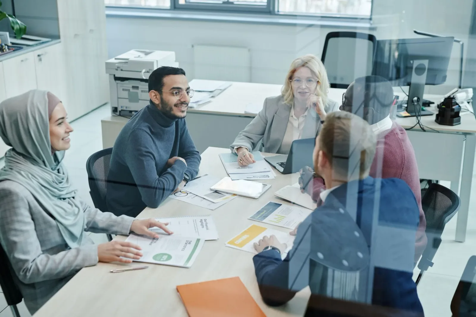 Система продаж в B2B: как перестать закрывать сделки лично
